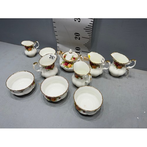 267 - 9 pieces of Royal Albert Country roses