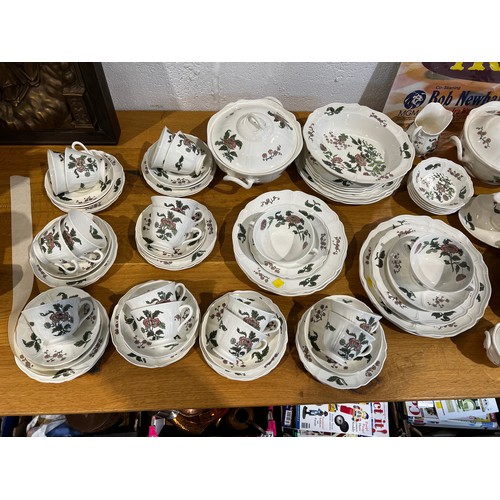 492 - Very large selection Wedgwood mandarin pattern (Queen Charlotte) china