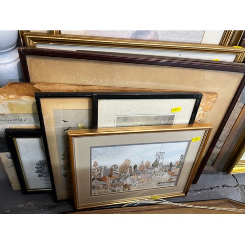 493 - Large quantity assorted pictures