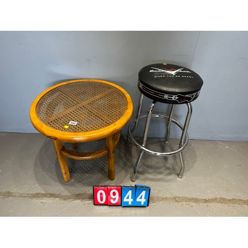 944 - Bergere top table + revolving kitchen / bar stool