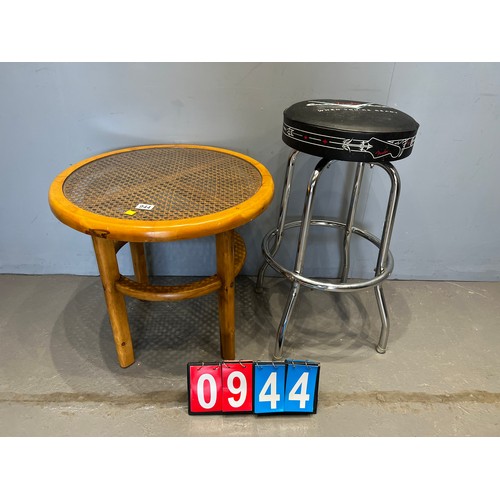 944 - Bergere top table + revolving kitchen / bar stool