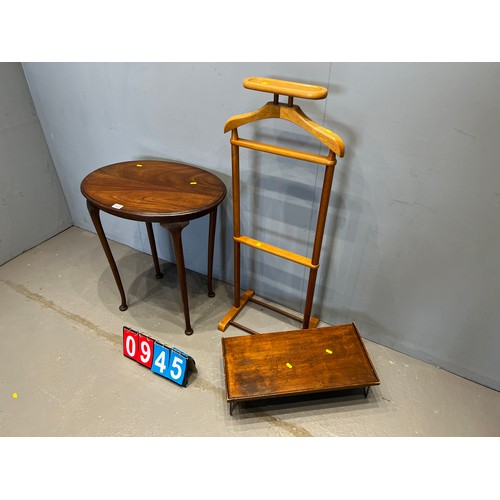 945 - Mahogany window table + tray + valet stand