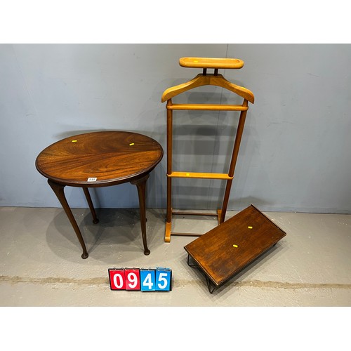 945 - Mahogany window table + tray + valet stand