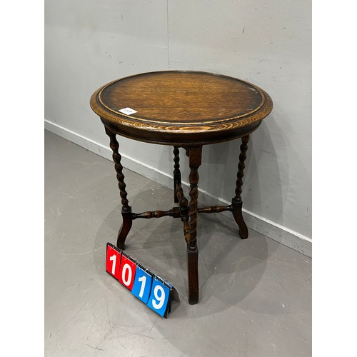 1019 - Oak barley twist centre table