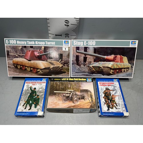 1 - 5 Trumpter model kits panzer division (poland) 1939, howlitzer, E-100 heavy tank, stug E-100 motoriz... 