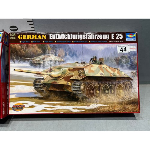 44 - 2 Trumpter model kits, German dickermax tank, German tank