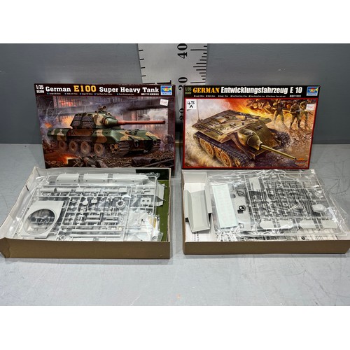 45A - 2 Trumpter model kits, German super heavy tank, entwicklungsfahrzeug E10