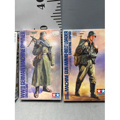 47 - 10 Tamiya model kits, military miniatures