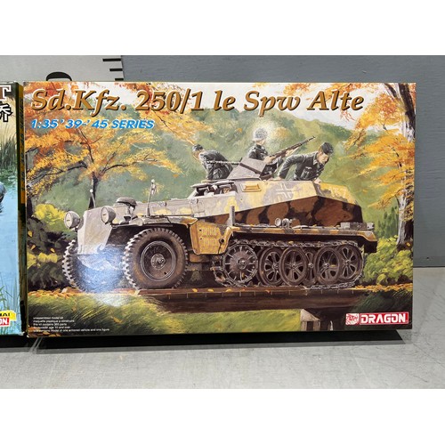 53 - 3 Dragon model kits, 2 tanks, German pontoon set