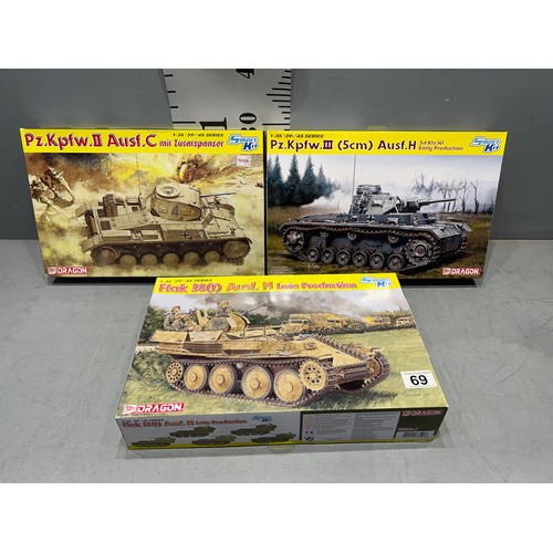 69 - 3x Dragon smart kits inc flak 38, p2. kpfw 111 x2