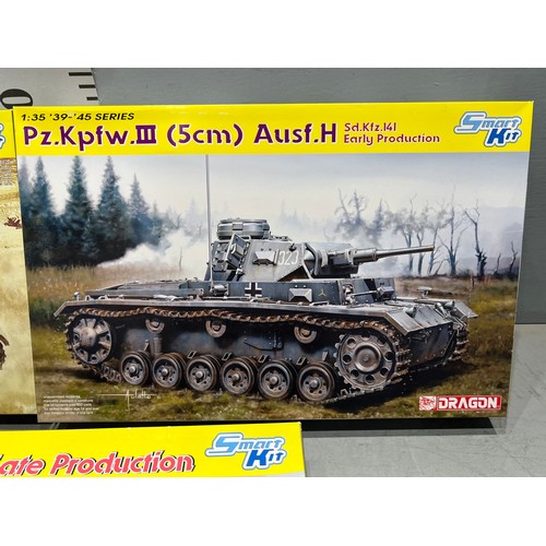 69 - 3x Dragon smart kits inc flak 38, p2. kpfw 111 x2