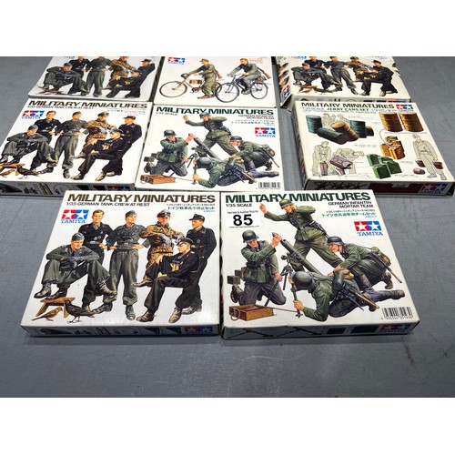 85 - 11x Tamiya miniature kits