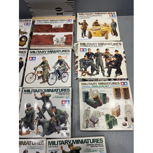 85 - 11x Tamiya miniature kits