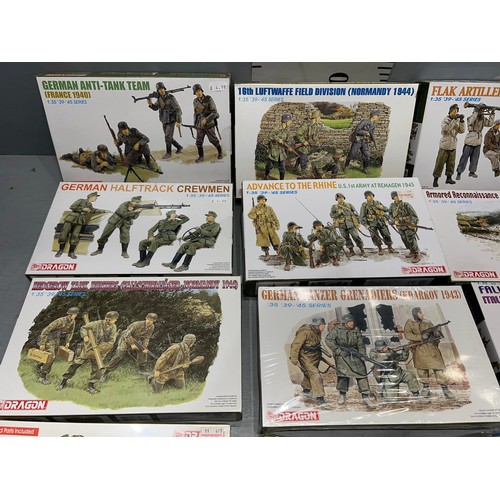 97 - 12x Dragon crew kits, German & English