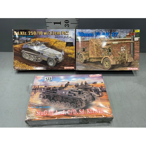 123 - 3 x Dragon military vehicles inc Stug III, Flak 37 + SD.KFZ