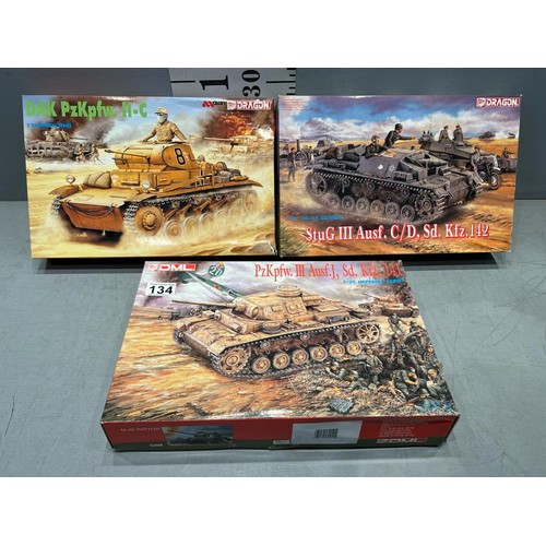 134 - 3 x Dragon tanks inc PZKPFW, Stug III + DAK II