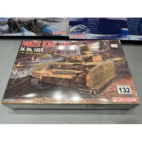 132 - 3 x Dragon tanks inc, Panzer I, Panther II + Panther F