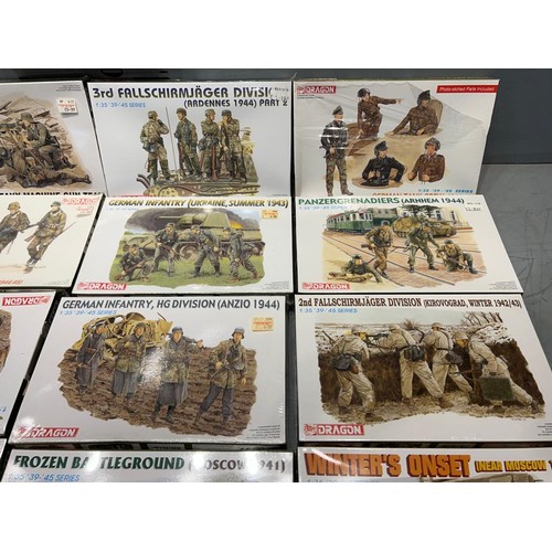 129 - 14 x Dragon German soldier sets