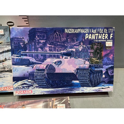 132 - 3 x Dragon tanks inc, Panzer I, Panther II + Panther F