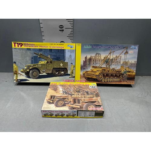 162 - 3 x Dragon kits inc Howitzer motor carriage, Bergepanzerwagen + SAS 4x4 patrol car