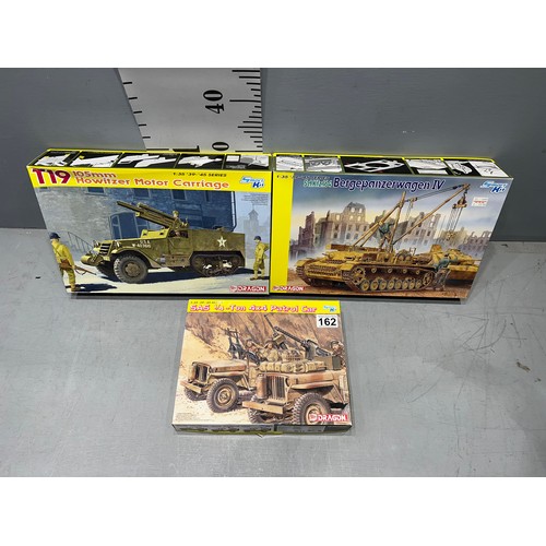 162 - 3 x Dragon kits inc Howitzer motor carriage, Bergepanzerwagen + SAS 4x4 patrol car