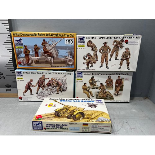 190 - 5 x Bronco kits inc AA gun + 4 crew sets