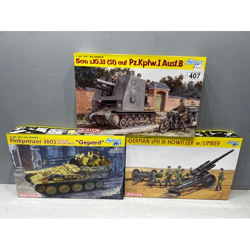 407 - 3 Dragon boxed tank & howlizer model kits