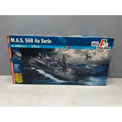 455 - Italeri M.A.S 5684a serie armared boat