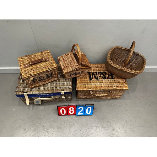 820 - 5 Wicker baskets