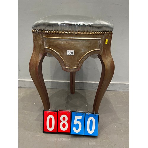 850 - French dressing stool