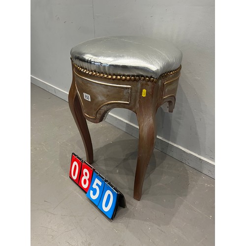 850 - French dressing stool