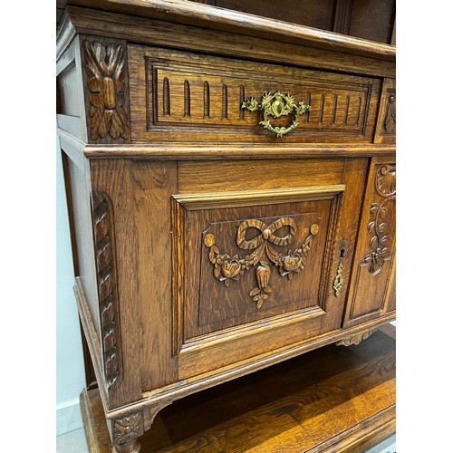 861 - Beautiful Victorian french carved oak sideboard with ornate carvings