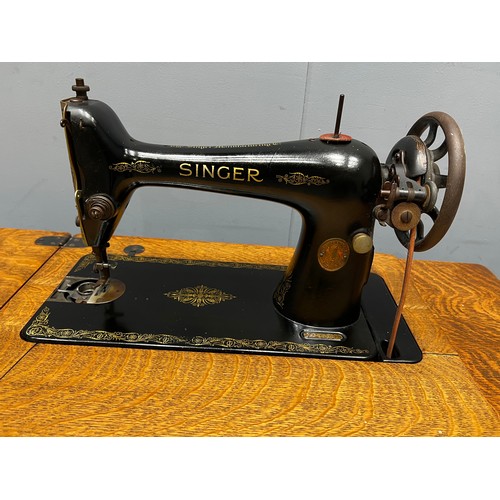 910 - Early 20th century singer treadle sewing machine