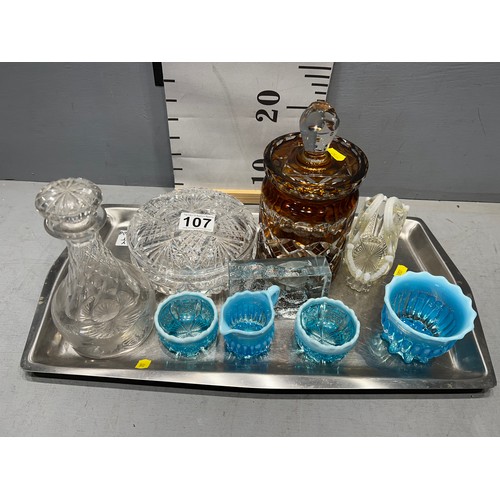 107 - Tray collectable glass inc Davidson's pearline blue glass