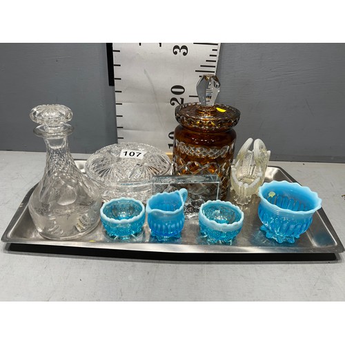 107 - Tray collectable glass inc Davidson's pearline blue glass