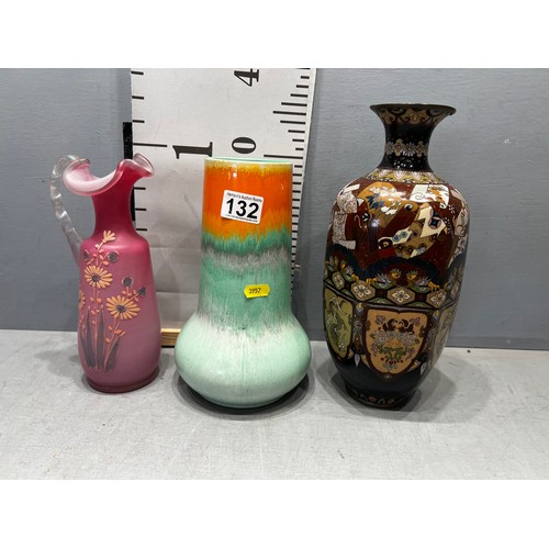 132 - Shelly vase, clossonie vase pink glass jug