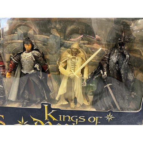 183 - Lord of the Rings Kings of the Middle Earth boxed set