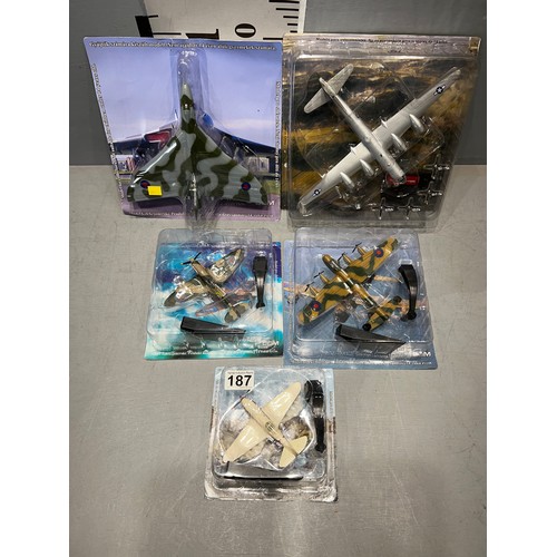 187 - 5 boxed model airplanes