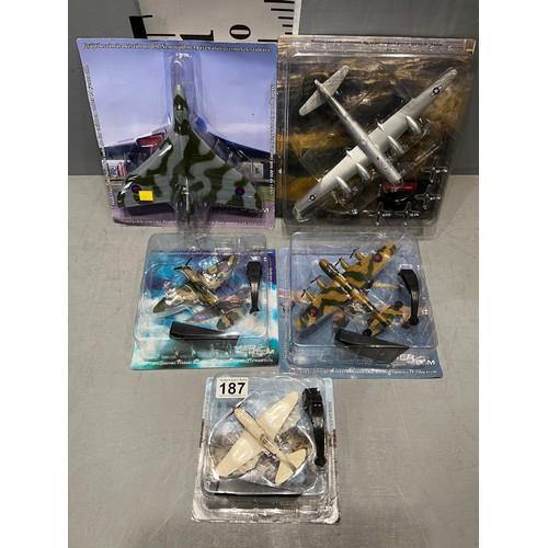 187 - 5 boxed model airplanes