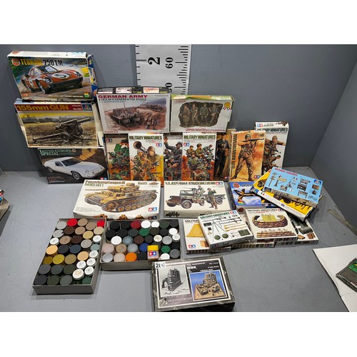 206 - Collection of model kits. Tamiya, Dragon etc