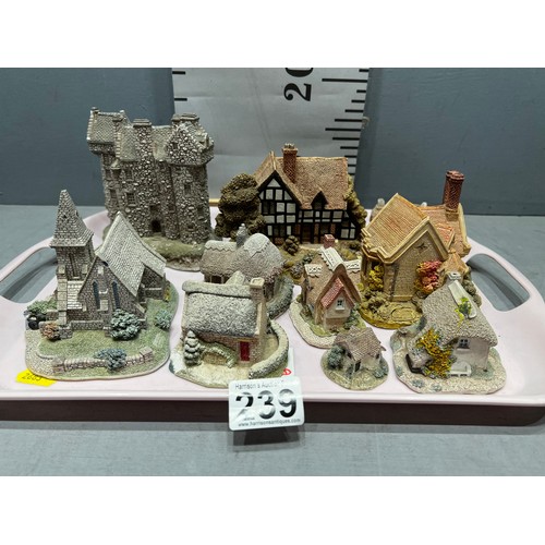 239 - Tray of Lilliput lane cottages