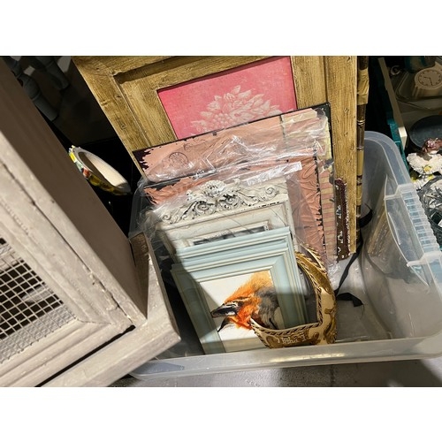 262 - Box of pictures + kitchen ware