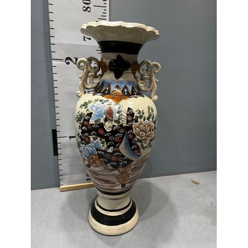 275 - Large Japanese Satsuma vase. 25