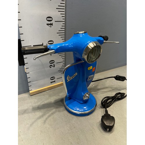 500 - Blue vespa table lamp working