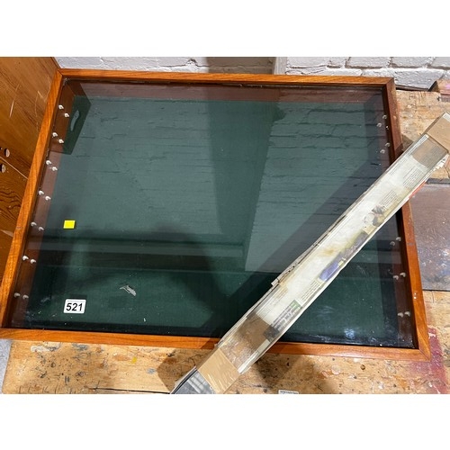 521 - Shop Display case with glass shelves