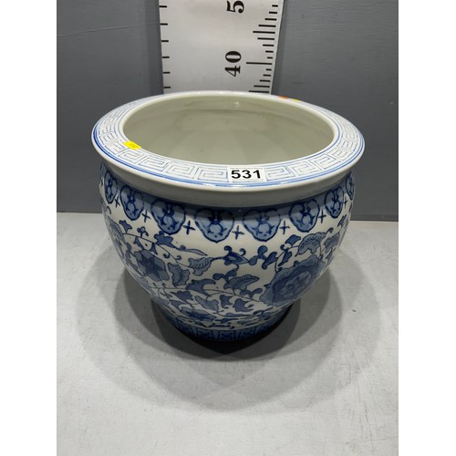 531 - Blue + White Chinese planter