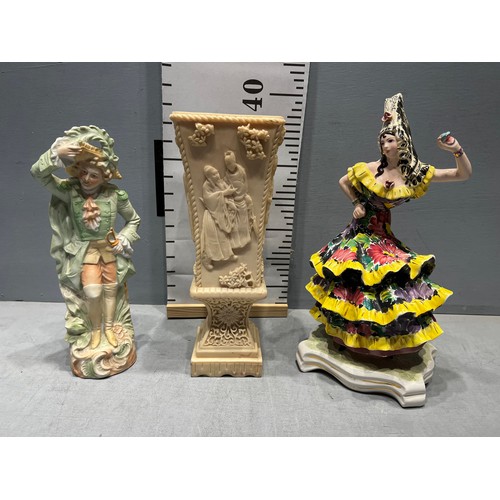 535 - Bisque figure, Spanish figure + vase