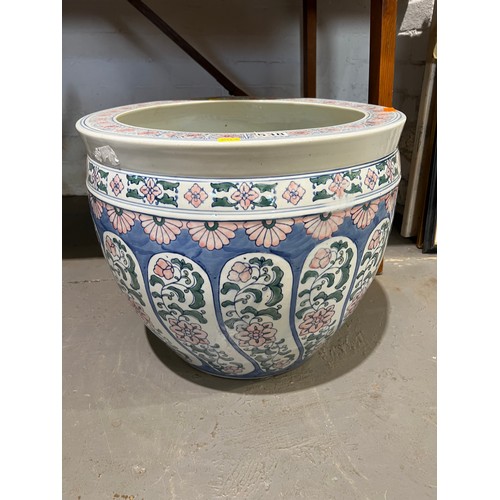 538 - Large oriental Chinese porcelain planter