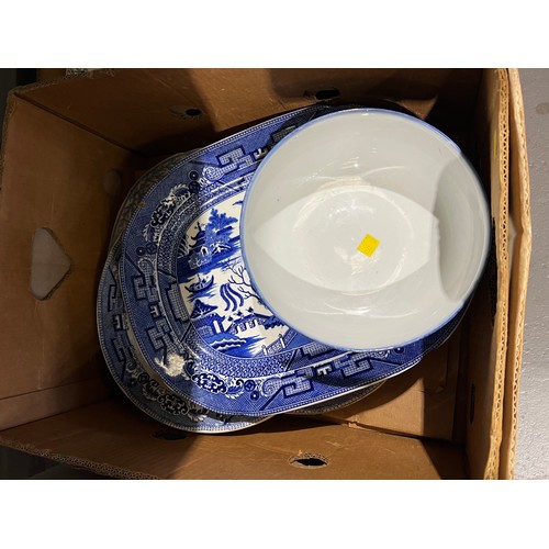 540L - 3 boxes collectable pottery inc Blue +White plates