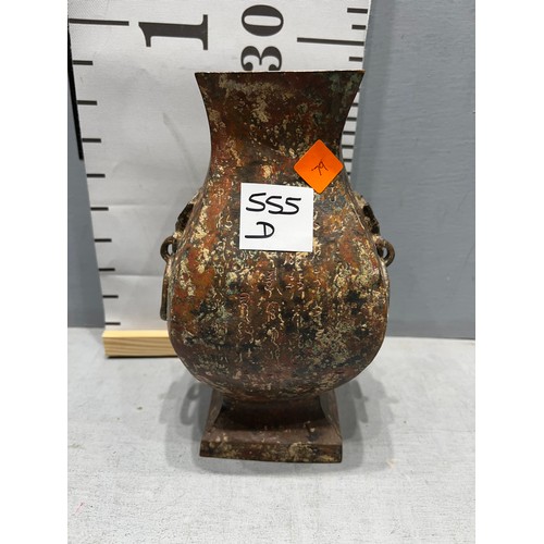 555D - Archaic bronze vase